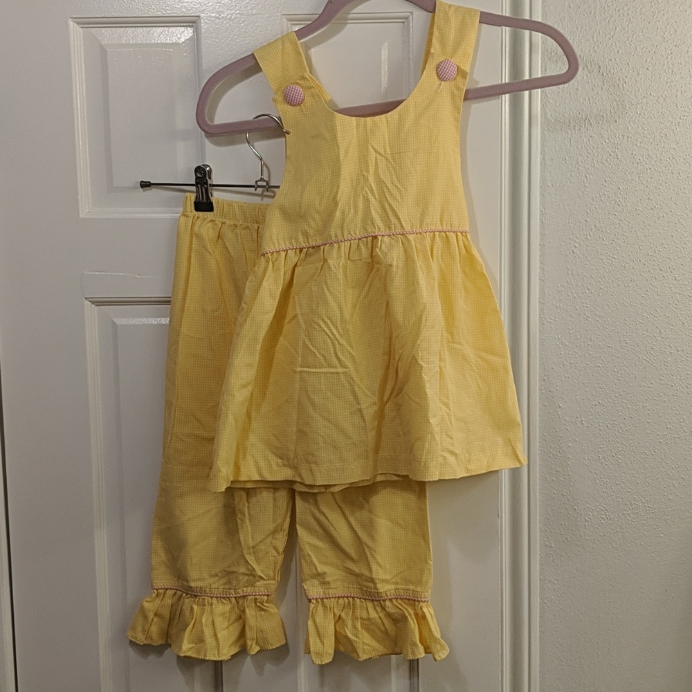 EUC Previous One yellow gingham Capri set size 6